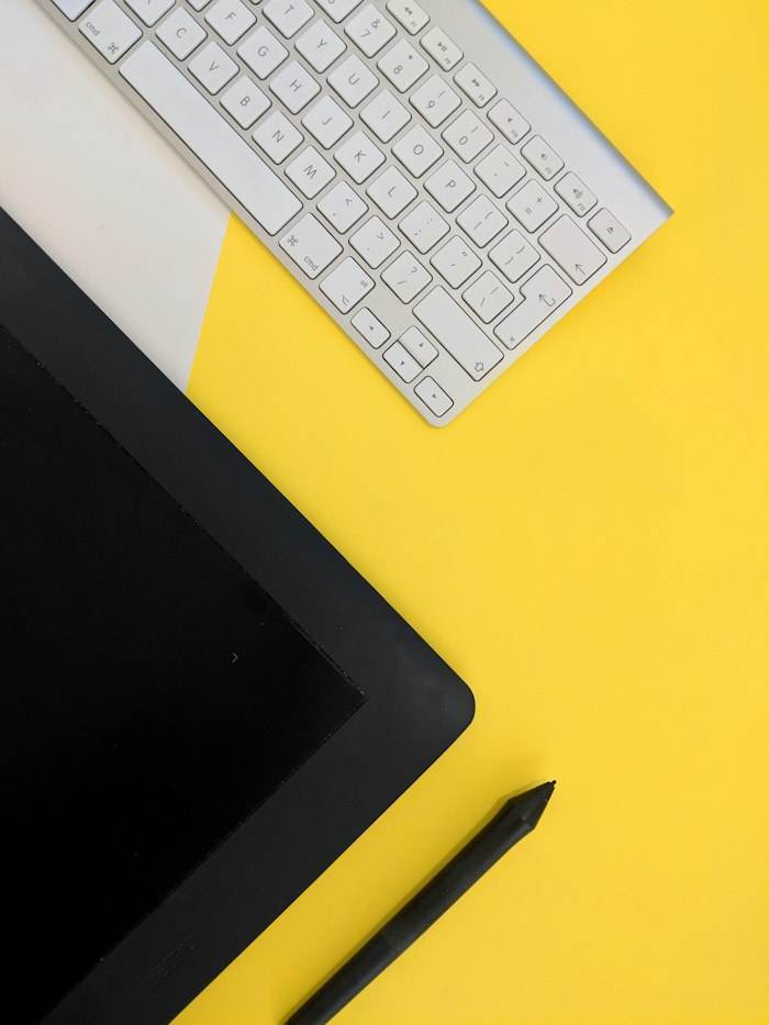 Tablette graphique et clavier pour esquisser une interface
